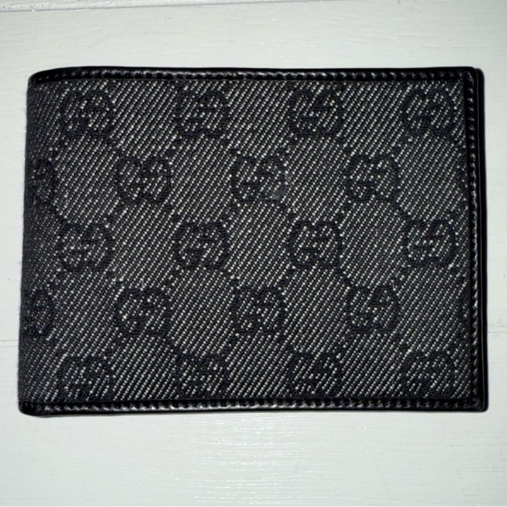 *AUTHENTIC* Gucci wallet